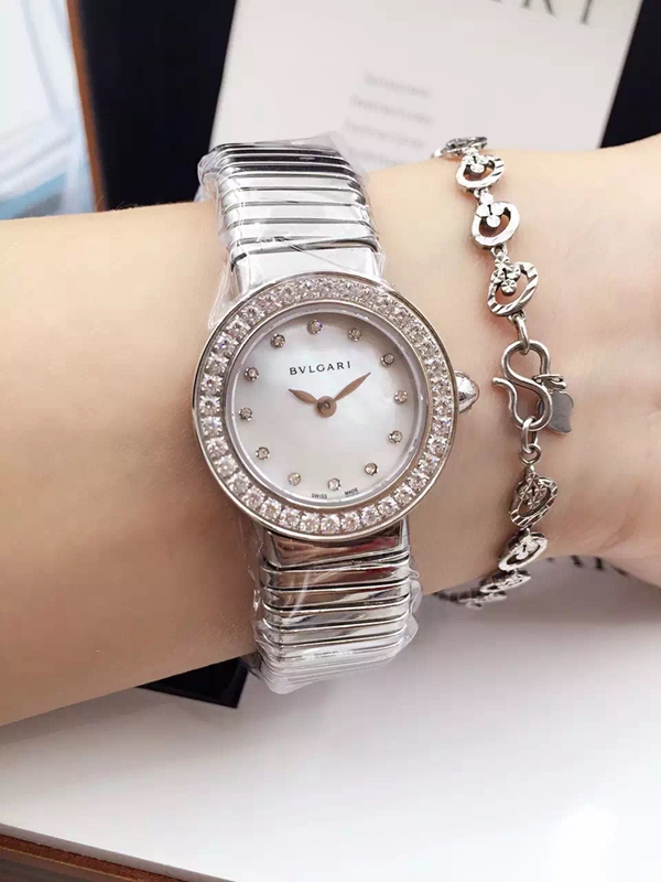 ブルガリ時計正面デザイン